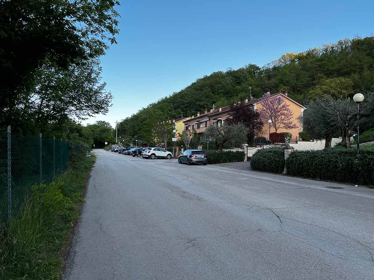 Parcheggio gratuito in Via G.Manzù per le Marmitte dei Giganti nelle Marche
